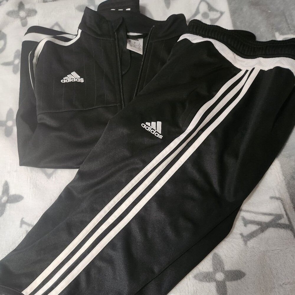 Adidas 2 piece Capri set